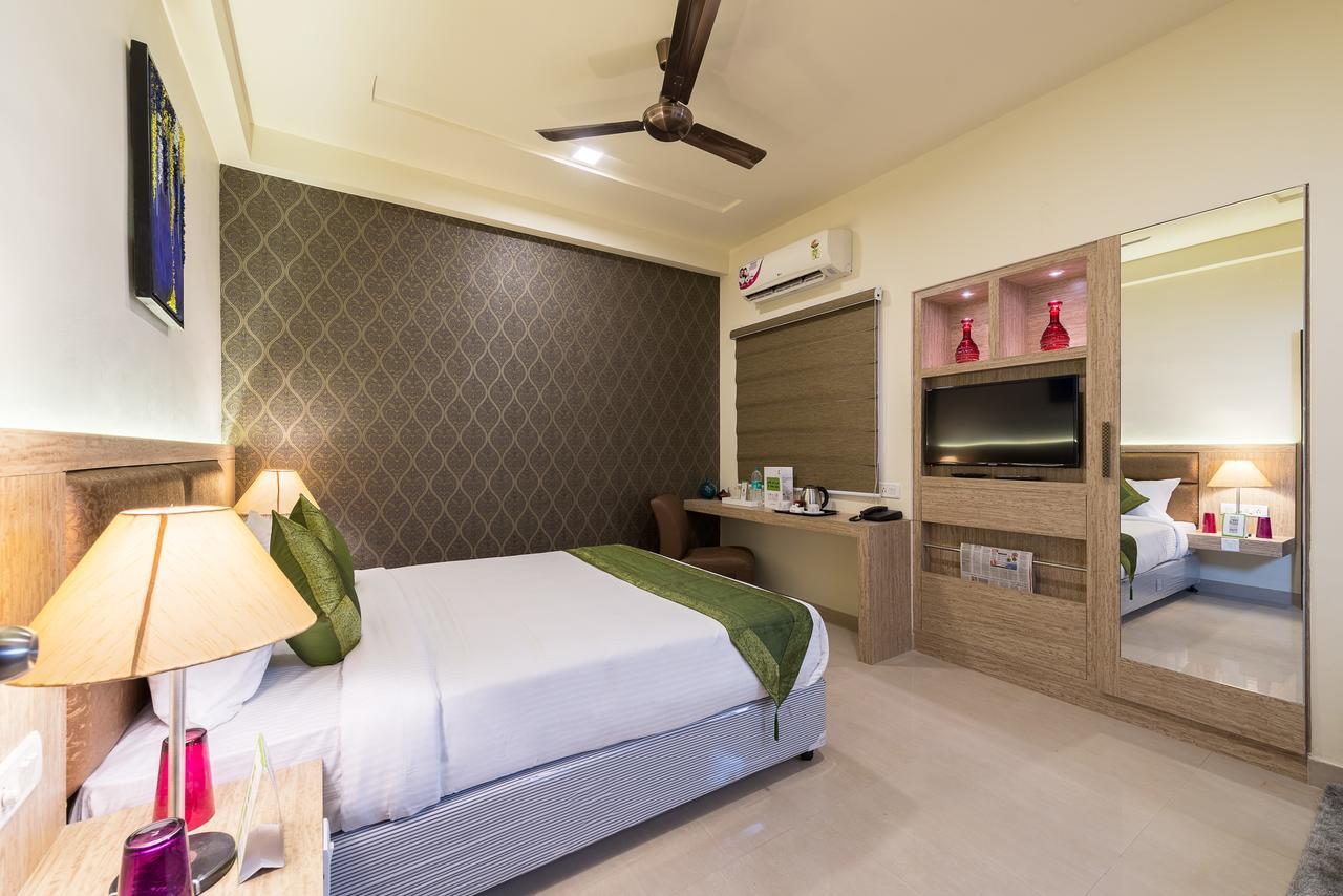 Treebo Nestlay Casa Hotel เชนไน ภายนอก รูปภาพ