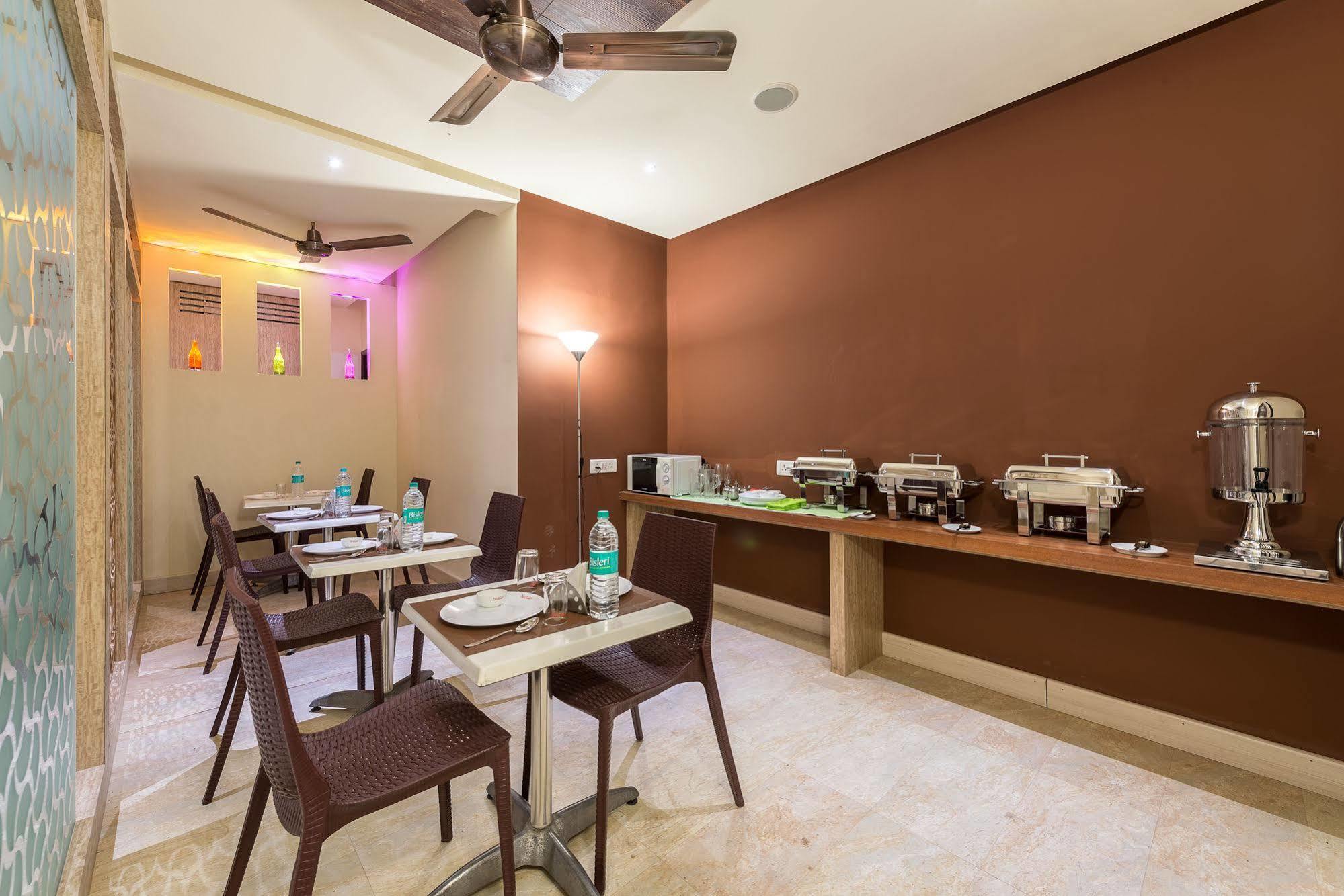 Treebo Nestlay Casa Hotel เชนไน ภายนอก รูปภาพ