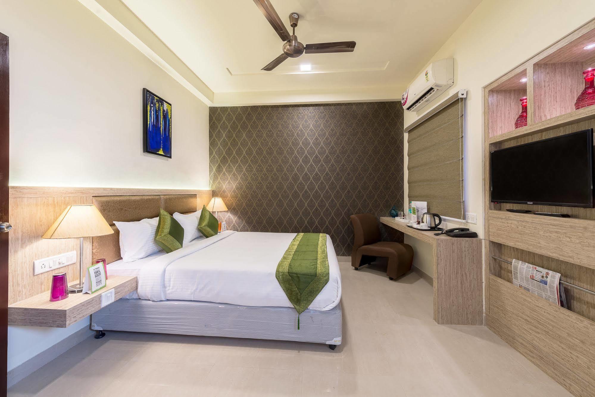 Treebo Nestlay Casa Hotel เชนไน ภายนอก รูปภาพ