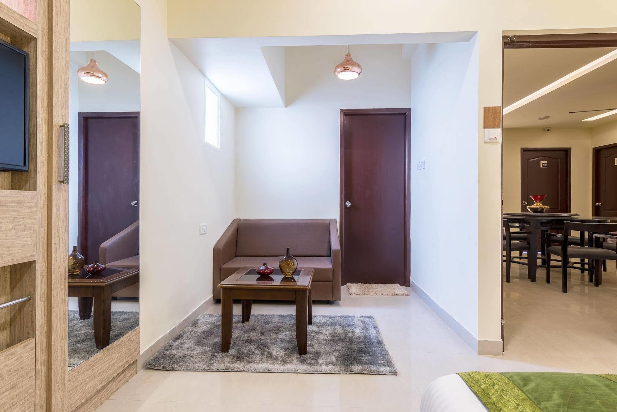 Treebo Nestlay Casa Hotel เชนไน ภายนอก รูปภาพ